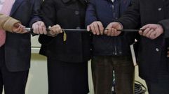 Muchas son las manos que quieren un bast�n de mando.