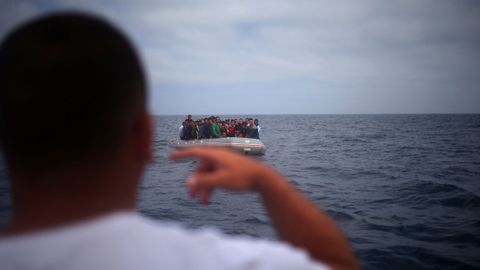 Los migrantes sorprendieron a varios turistas que estaban en la playa