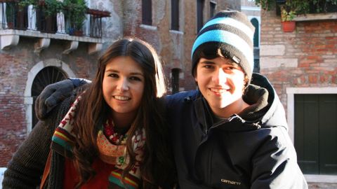 Guille con su hermana Alicia