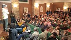 Muchos vecinos acudieron a la reunin que se celebr en el auditorio de la casa del mar.