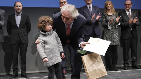Hasta un total de cuarenta alumnos de distintos centros de la provincia resultaron premiados en el concurso de la Constituci�n.