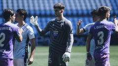 El guardameta canterano Marcos Gonz�lez Maestu, en los proleg�menos de su partido debut en Primera Federaci�n.