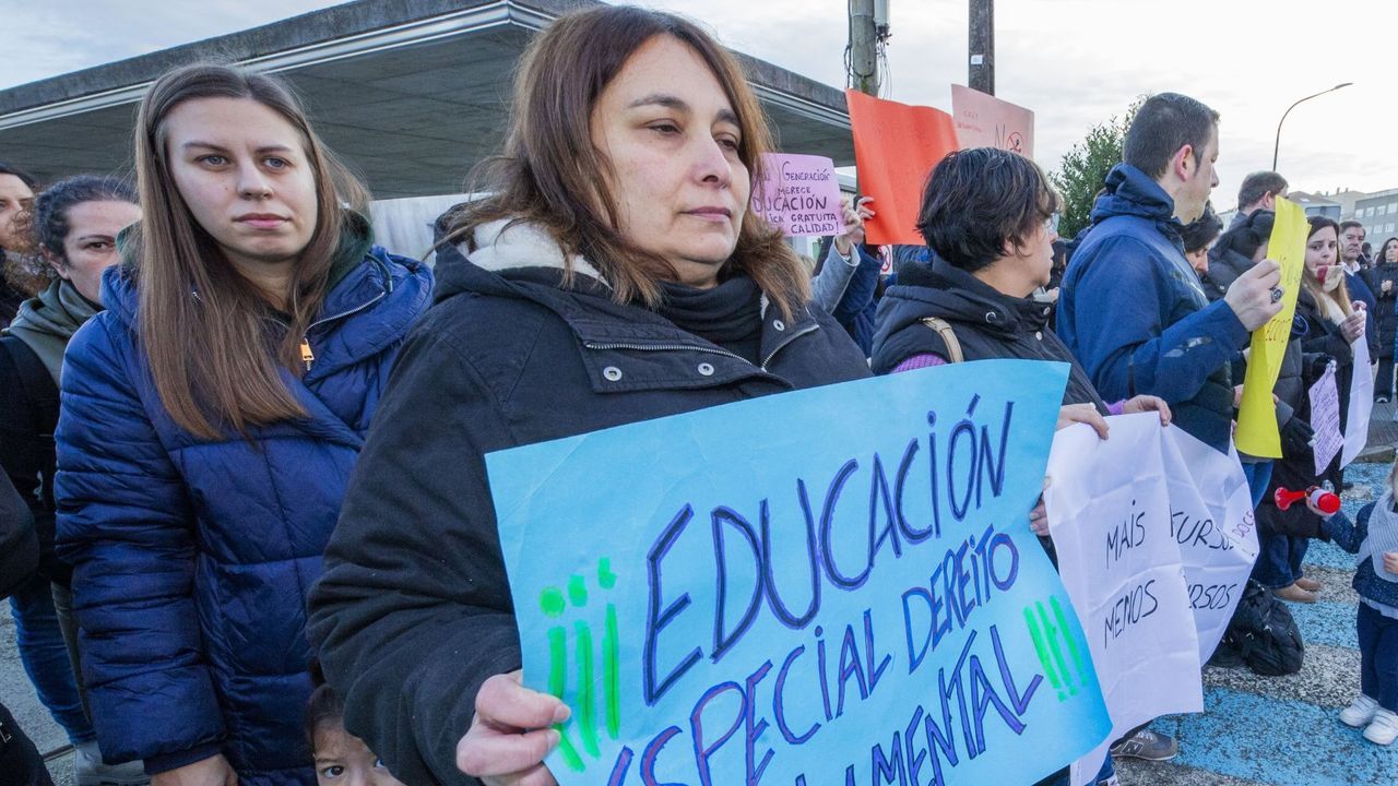 Movilizaciones por la educación pública, hoy, en Carballo y Cee