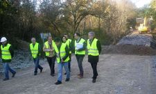 Las obras mantiene bloqueado el vial principal que comunica los municipios de Arz�a y Santiso.