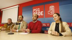 Alberto Su�rez, n�mero tres; Bernardo Fern�ndez, secretario provincial; Francisco Su�rez-Puerta, candidato a la alcald�a, y Ana Alvite, n�mero dos de la lista, en la presentaci�n.