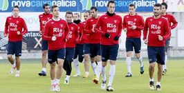 Los jugadores del Lugo, durante un entrenamiento celebrado en el �ngel Carro antes del par�n navide�o.