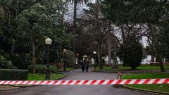 Cinta acordonando los jardines de M�ndez N��ez en A Coru�a durante los d�as de temporal
