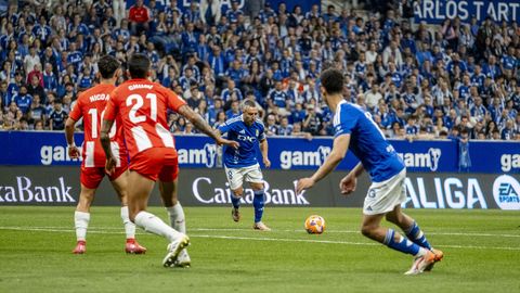 Santi Cazorla, antes de marcar el 1-1. Real Oviedo - Almería, partido de vuelta de la semifinal del playoff