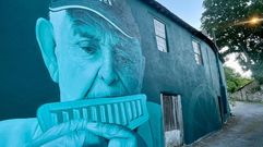 El mural de Mon Devane en homenaje al afilador est� en la aldea de Casti�eiro, San Xo�n de R�o.