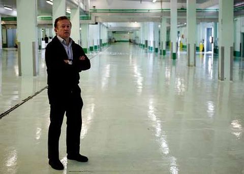 La lonja es un desierto a mediod�a, hora a la que est� tomada la foto, pero de madrugada bulle.