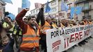 La manifestaci�n que hace unos d�as recorri� las calles de Navia contra el ERE de Ence
