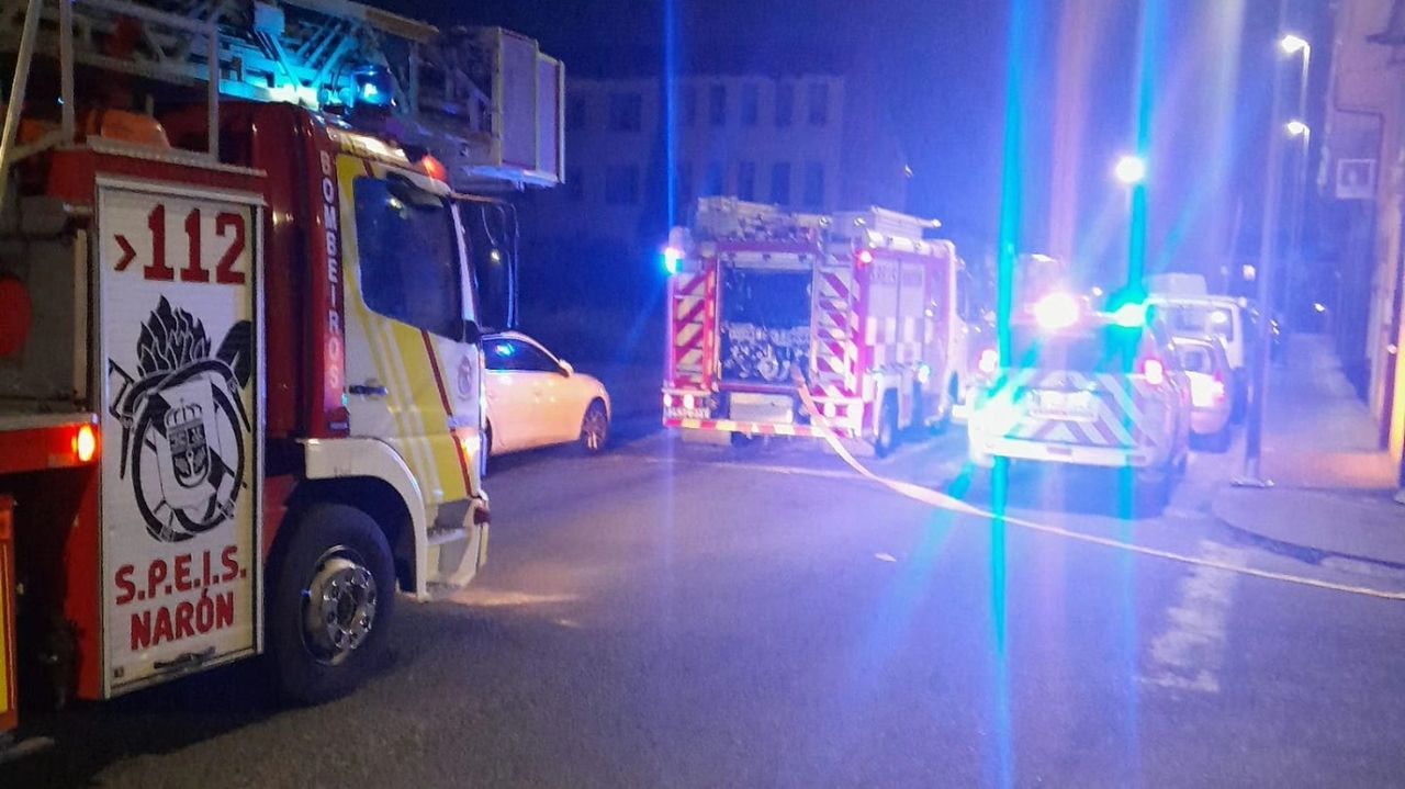 La alarma de un detector de humos evita daños mayores al quemarse una sartén con aceite en Narón