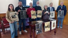 Miembros de la asociaci�n Terra Calda y del gobierno local, este martes, en el Concello de Caldas de Reis