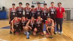 Foto de familia de los jugadores cadetes del Baskedeza de Lal�n.