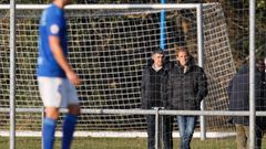 Arnau y C�sar viendo el Vetusta-Atl�tico B