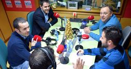 Moreira, Molk, Lpez Varela y Roi Vega, en el estudio de Radio Voz Bergantios. 