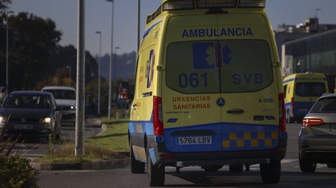 Imagen de archivo de una ambulancia en Santiago.