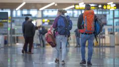 Pasajeros en el Aeropuerto Rosala de Castro de Santiago de Compostela