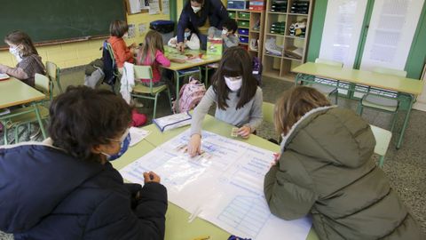Una clase del colegio de A Laxe, donde no hay libros de texto