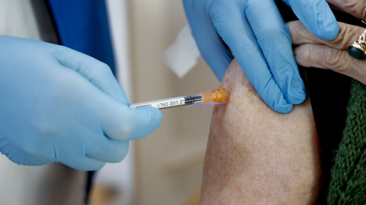 Los profesionales sanitarios de Vigo, a la cola de la vacunación contra la gripe en Galicia