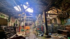 Nave abandonada en el numero 35 de Jacinto Benavente que ardi� toda la noche en Vigo