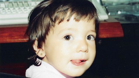 Olaya Su�rez, la candidata de Podemos en Gij�n, cuando era una ni�a