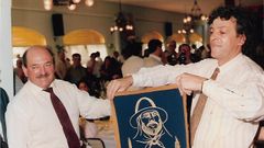 En Argentina. El emprendedor ceense El�as Senlle junto con el que fue alcalde de Corcubi�n, Rafael Mouzo, en un acto multitudinario celebrado en la ABC en Buenos Aires. 