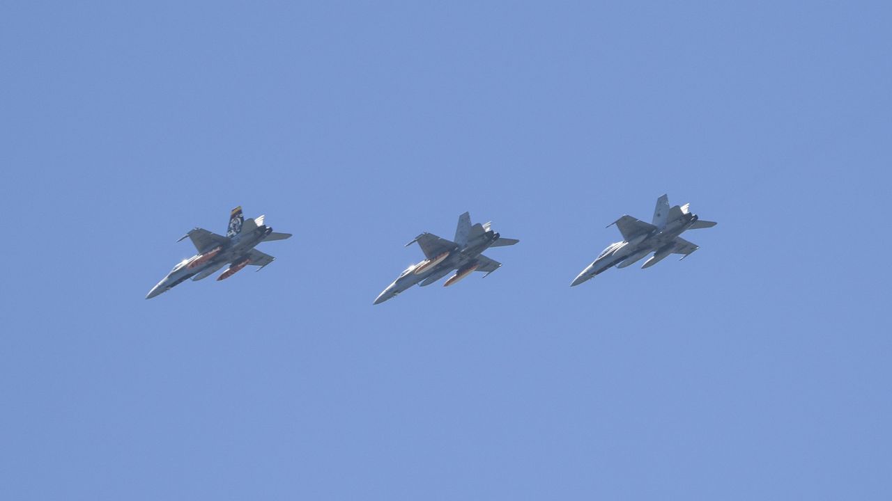 Comienzan los ensayos sobre el cielo de Vigo para el Día de las Fuerzas Armadas