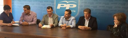 Los concejales del PP criticaron con dureza el proceso de contrataci�n de la caldera de la piscina