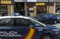 Varias patrullas del 091 peinaron la zona en busca de los dos atracadores. 