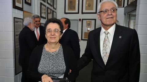 El presidente de la RAG, Vctor Freixanes, con Rosario lvarez, presidenta del Consello da Cultura Galega.