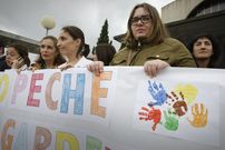 Los padres se enteraron de la noticia en plena protesta. 