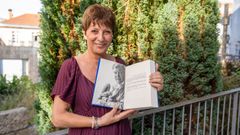 Maika Mourelo, vi�va de Celso Rodr�guez, coa compilaci�n de refr�ns que acaba de publicar a editorial Elvira. 