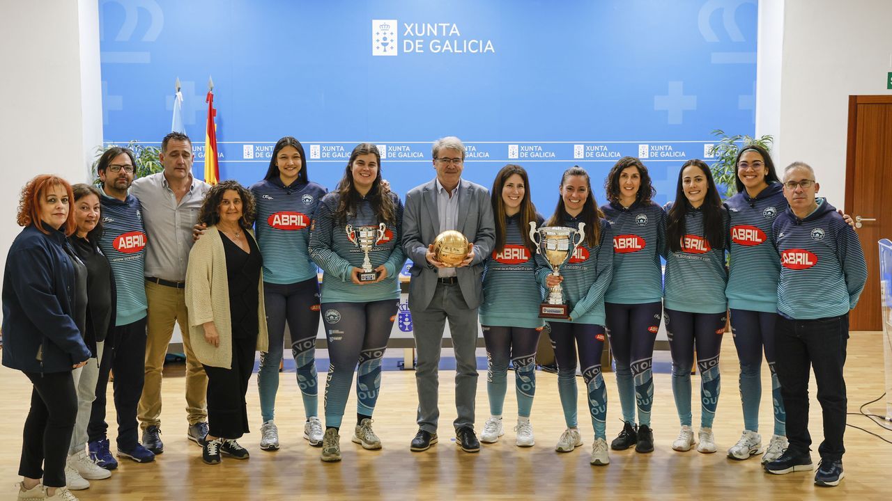 Reconocimientos al Aceites Abril tras su ascenso a la Superliga Femenina 2 de voleibol
