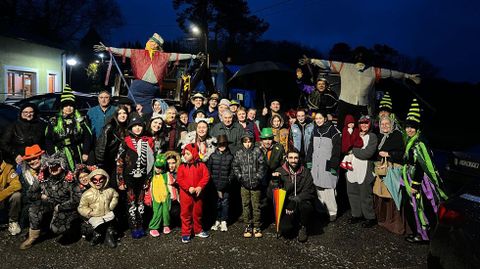 Fiesta de entroido en Pino (Cospeito), con la Asociaci�n Recreativo Cultural de San Marti�o de Pino