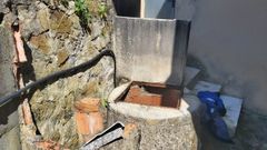 El ni�o estaba jugando y salt� desde el altillo de las escaleras 