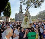 El descenso de la Virxe dos Milagres empez� poco despu�s del mediod�a.