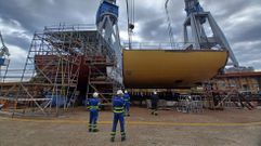 Colocaci�n del segundo bloque de la primera F-110 en la grada de Navantia Ferrol