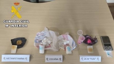 Droga y efectos intervenidos en una operaci�n en Navia.