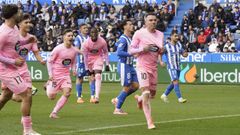 Iago Aspas, se�alando el escudo del Celta en la celebraci�n de su gol frente al Alav�s.