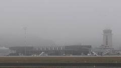 Imagen de archivo de niebla sobre el aeropuerto de Alvedro