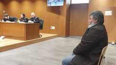 El acusado, Jos David Lema Mille, de 63 aos y vecino de Malpica, en la seccin segunda de la Audiencia Provincial de A Corua.