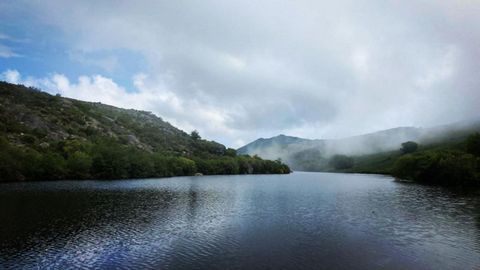 La Poza de Pi�eiro est� en la Serra do Su�do