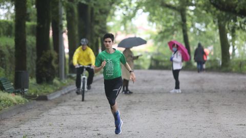 Gente haciendo deporte esta ma�ana en la Alameda de Santiago