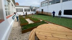 Vista de un patio del CEIP Nicol�s del R�o, de Cedeira