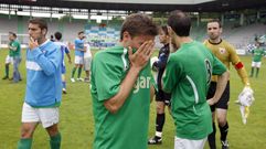 Pablo Rey y varios jugadores, dolidos tras caer eliminados ante el Izarra en el 2011