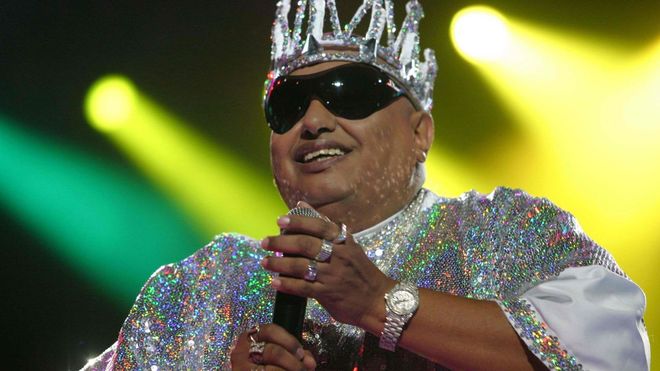 King �frica druante una actuaci�n