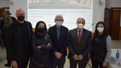 Fernando Agrasar, director de un grupo de investigacin de la UDC; Amparo Casares, vicerrectora de la UDC; Roberto Garca, alcalde local; Jos Tom, presidente de la Diputacin, y Luz Paz, autora del proyecto.