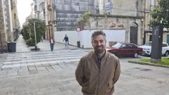 El arquitecto Santiago Gonzlez, retratado delante del solar abandonado