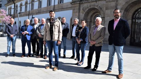 Los diputados del PP delante del Pazo de San Marcos